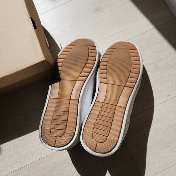 Men's Bruno Marc size 8.5 White sneakers - Picture 8 of 9